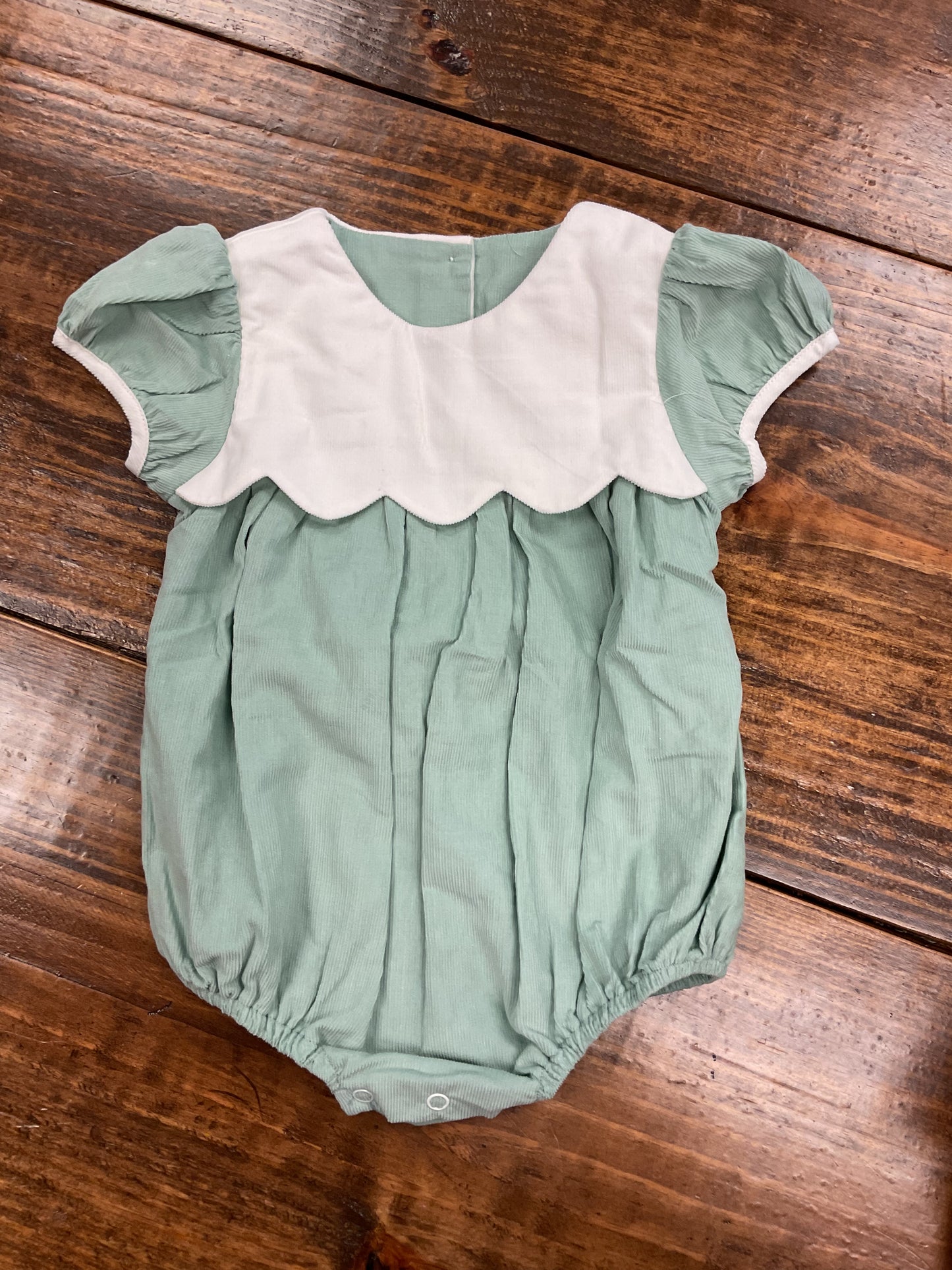 Green Cord Scalloped Bubble